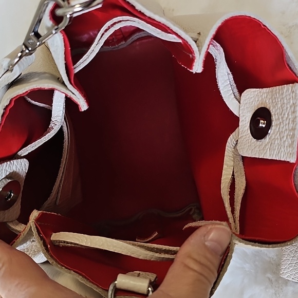 VERA PELLE LEATHER BUCKET BAG - Picture 9 of 16